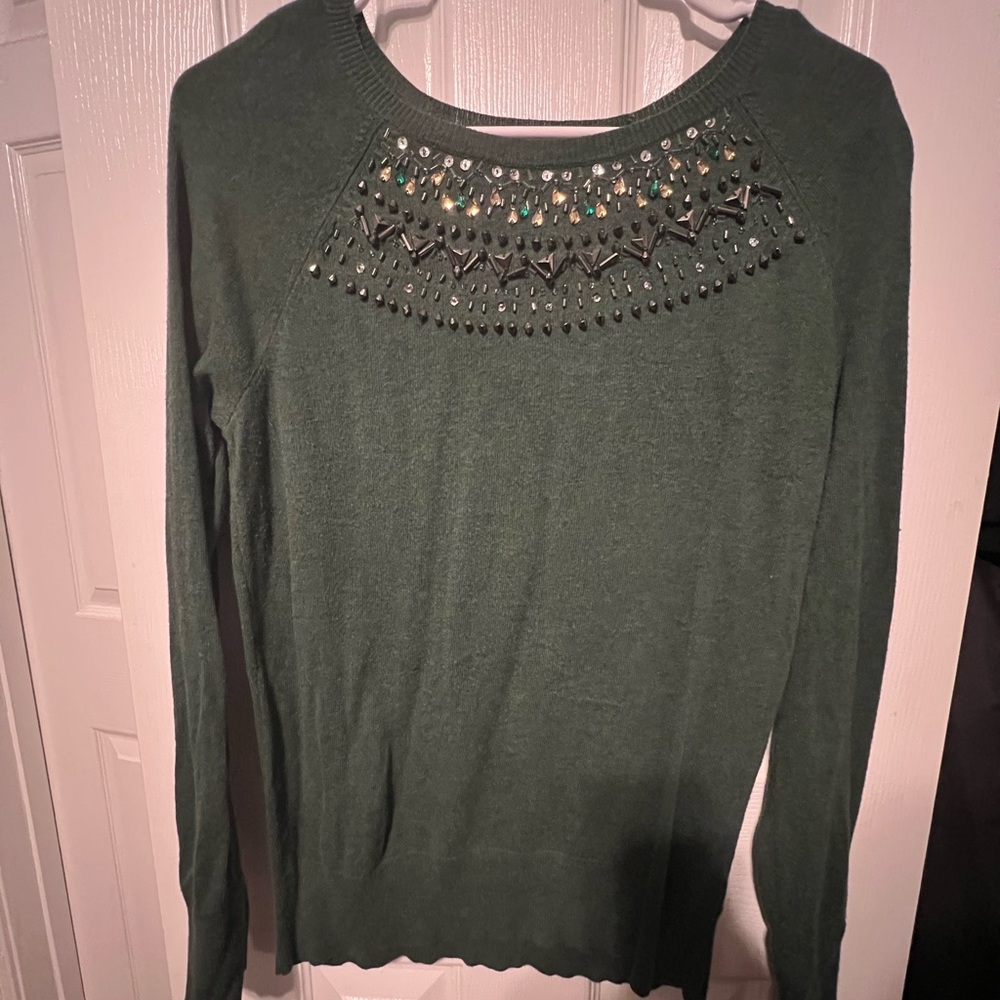 Forest green size medium beaded top sweater. (Perfect for the holidays) so cute